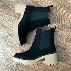 Universal thread memory foam crispin boots